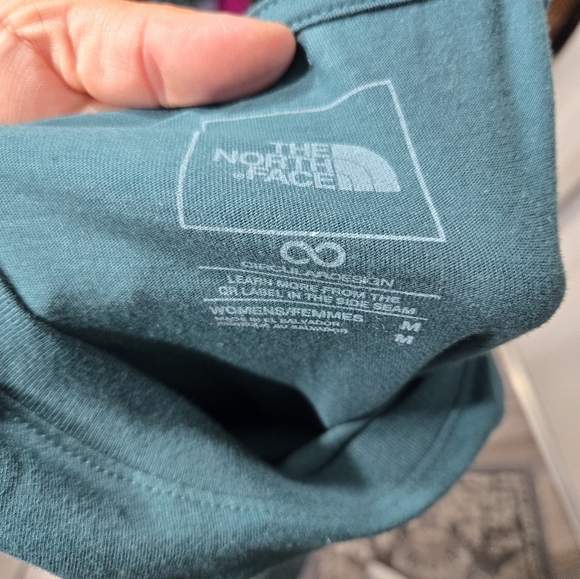 Women's The North Face Short Sleeve T Shirt Sz M NWT - Picture 5 of 8